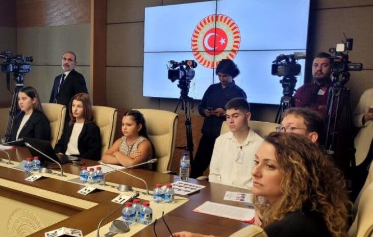 Öğrencilerden "Okullarda akıllı telefon yasaklasın" talebi