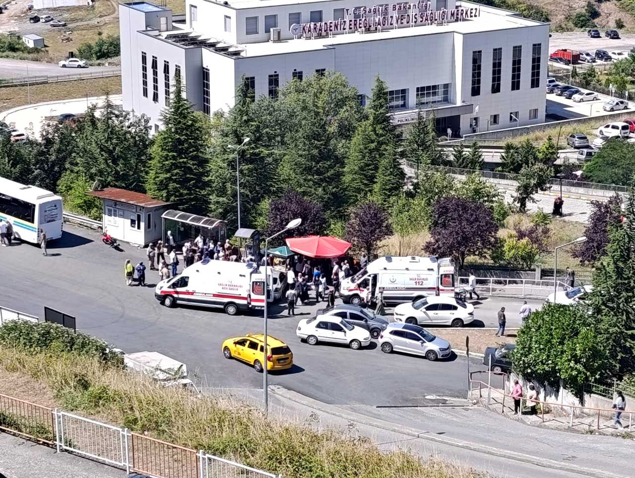 Otomobil Kalabalığın Içine Daldı! (1)