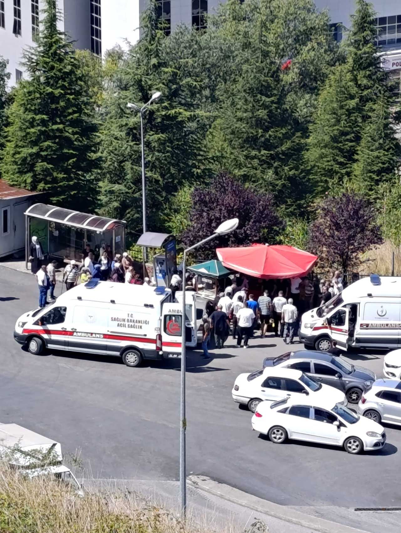 Otomobil Kalabalığın Içine Daldı! (2)
