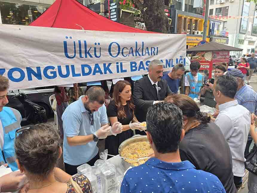 Ülkü Ocakları Aşure Etkinliği (6)