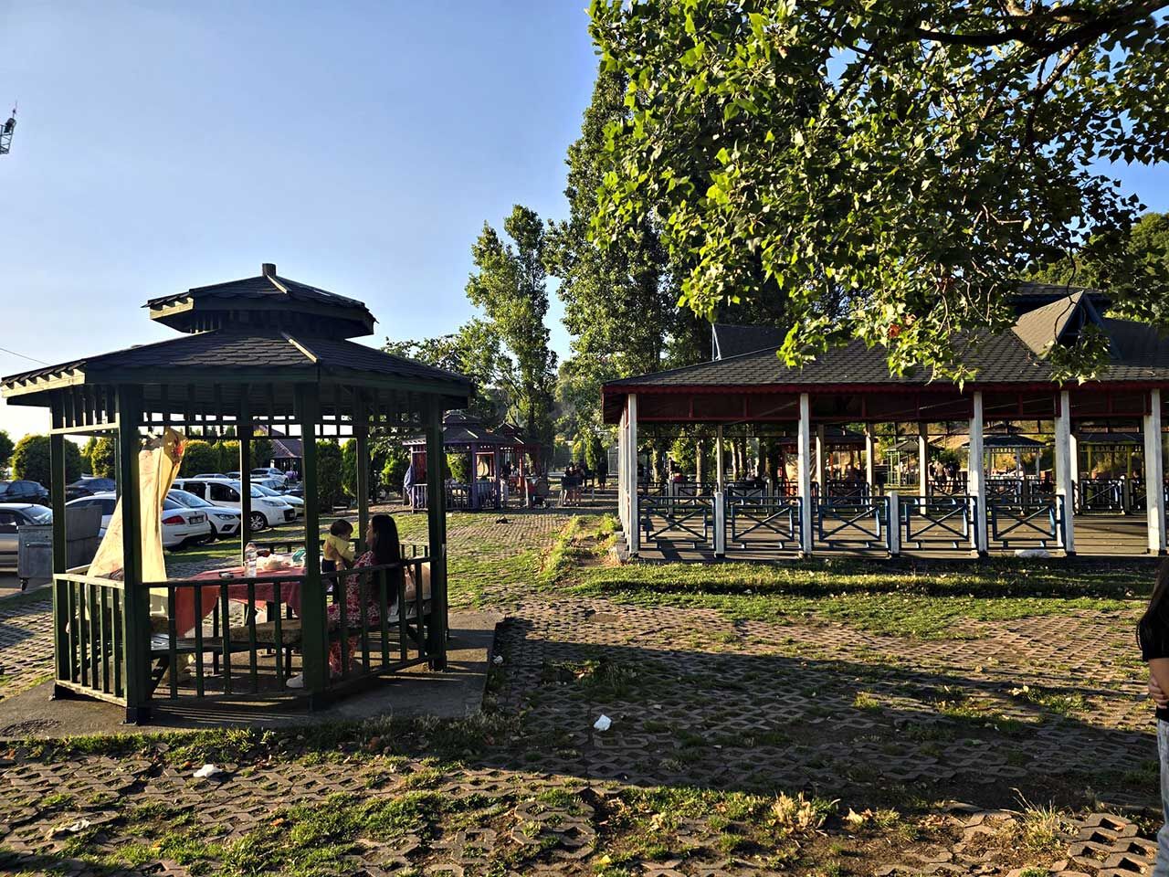 Vatandaşlar Sahillere Ve Parklara Akın Etti (2)
