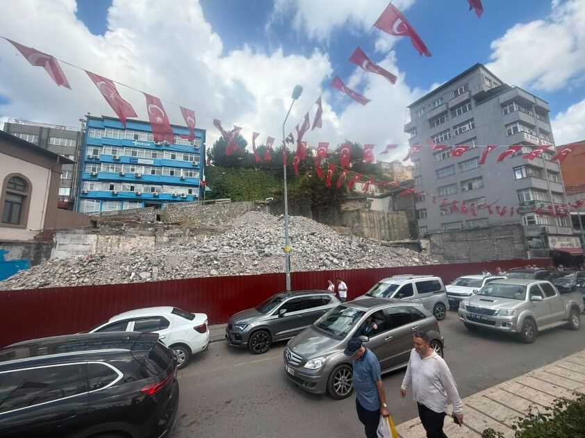 Yikim Bi̇tti̇ 1