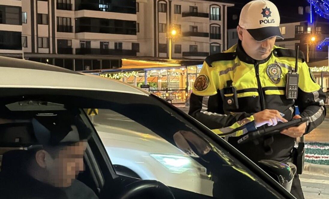 Boluda Mahalleli̇ Poli̇se 11