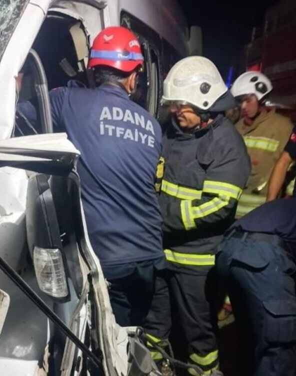 İşçi̇ Servi̇si̇ Ve Tir Kazasi 11