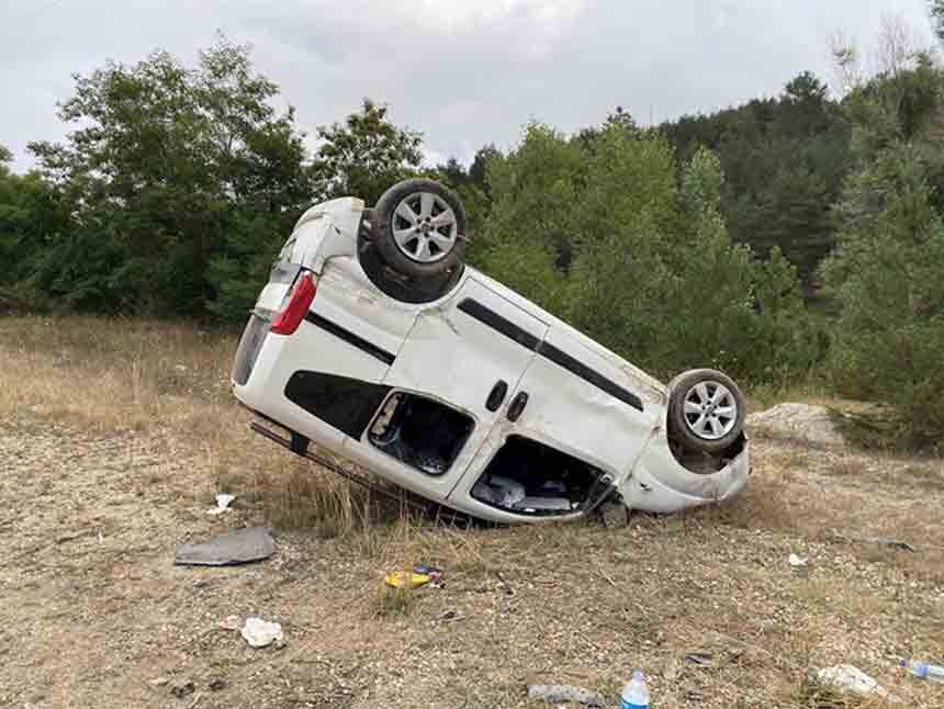 Kastamonuda Hafi̇f Ti̇cari̇ Araç Takla Atti (1)