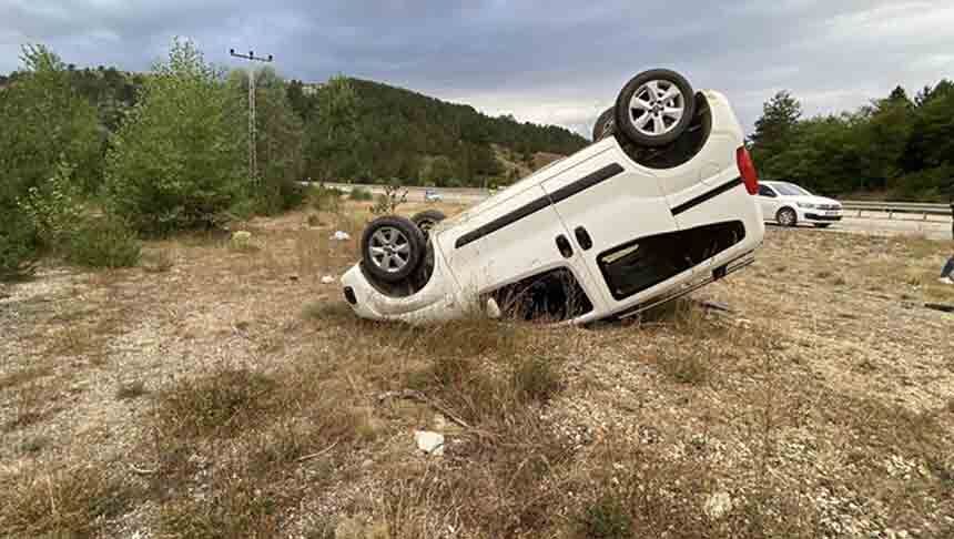 Kastamonuda Hafi̇f Ti̇cari̇ Araç Takla Atti (3)