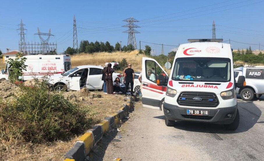 Kavşakta Feci Kaza 7 Yaralı 1