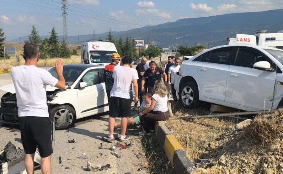 Kavşakta Feci Kaza 7 Yaralı 3
