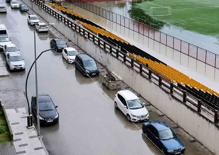 Kilimlide Yollar Göle Döndü (1)