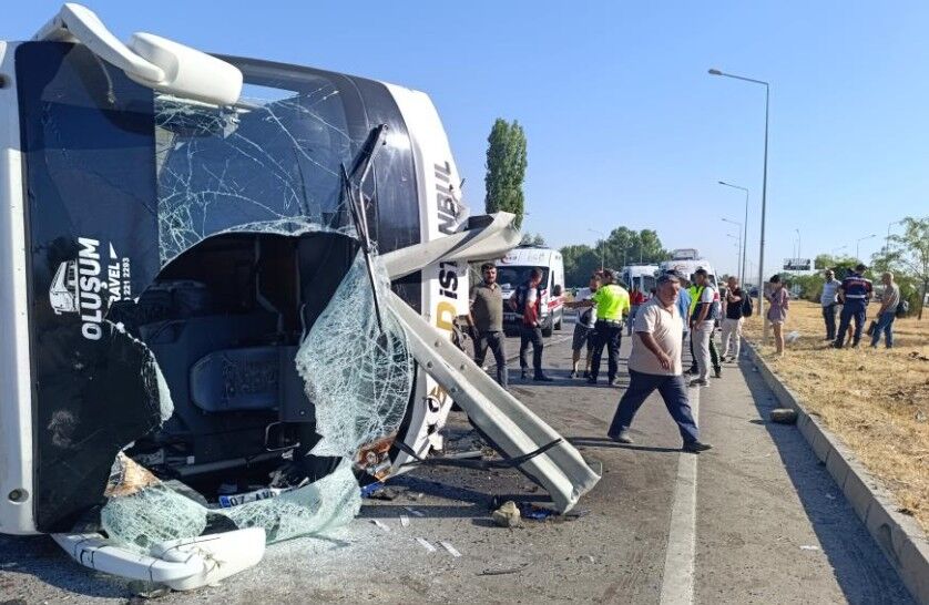 Otobüs Kazasi 22 Yarali 1