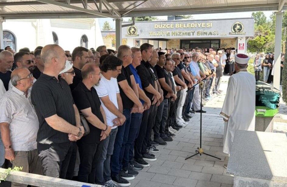Sevilen Doktor Defnedildi 2