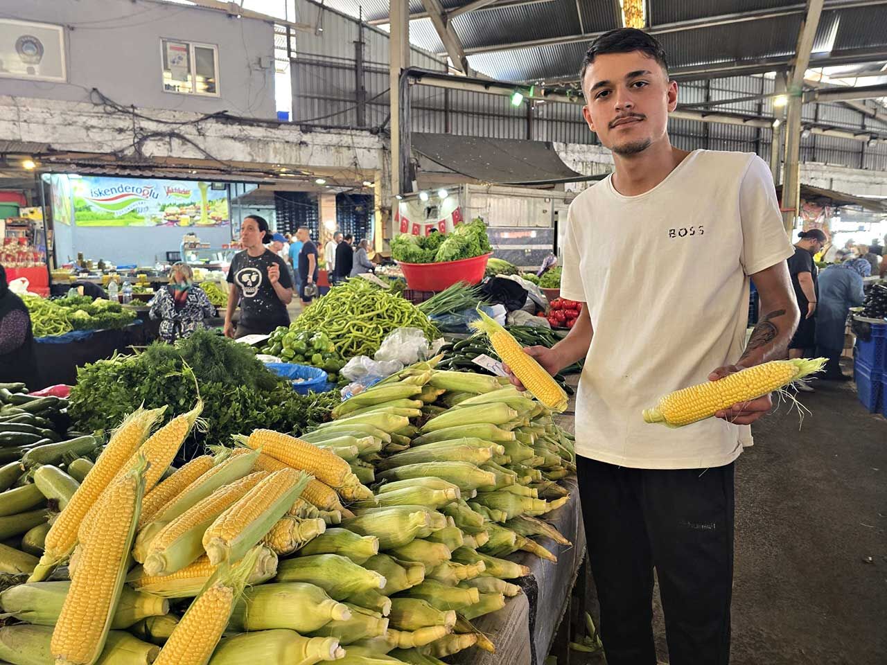 Süt Mısır Yoğunluğu 5 Tanesi 100 Liraya Kapış Kapış Gidiyor! (1)