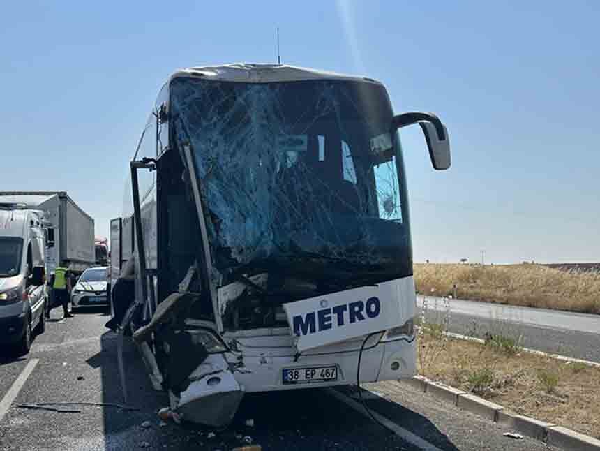 Uşak Yolcu Otobüsü Kaza (2)