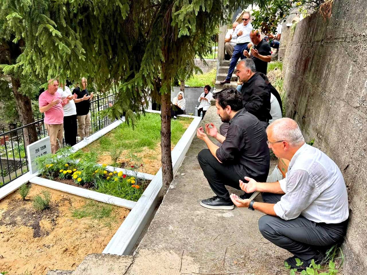 Zeki Tosun Vefatının Birinci Yılında Dualarla Anıldı2 (2)