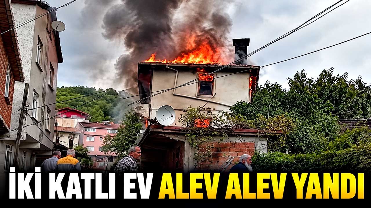 Kastamonu'da iki katlı ev alev alev yandı