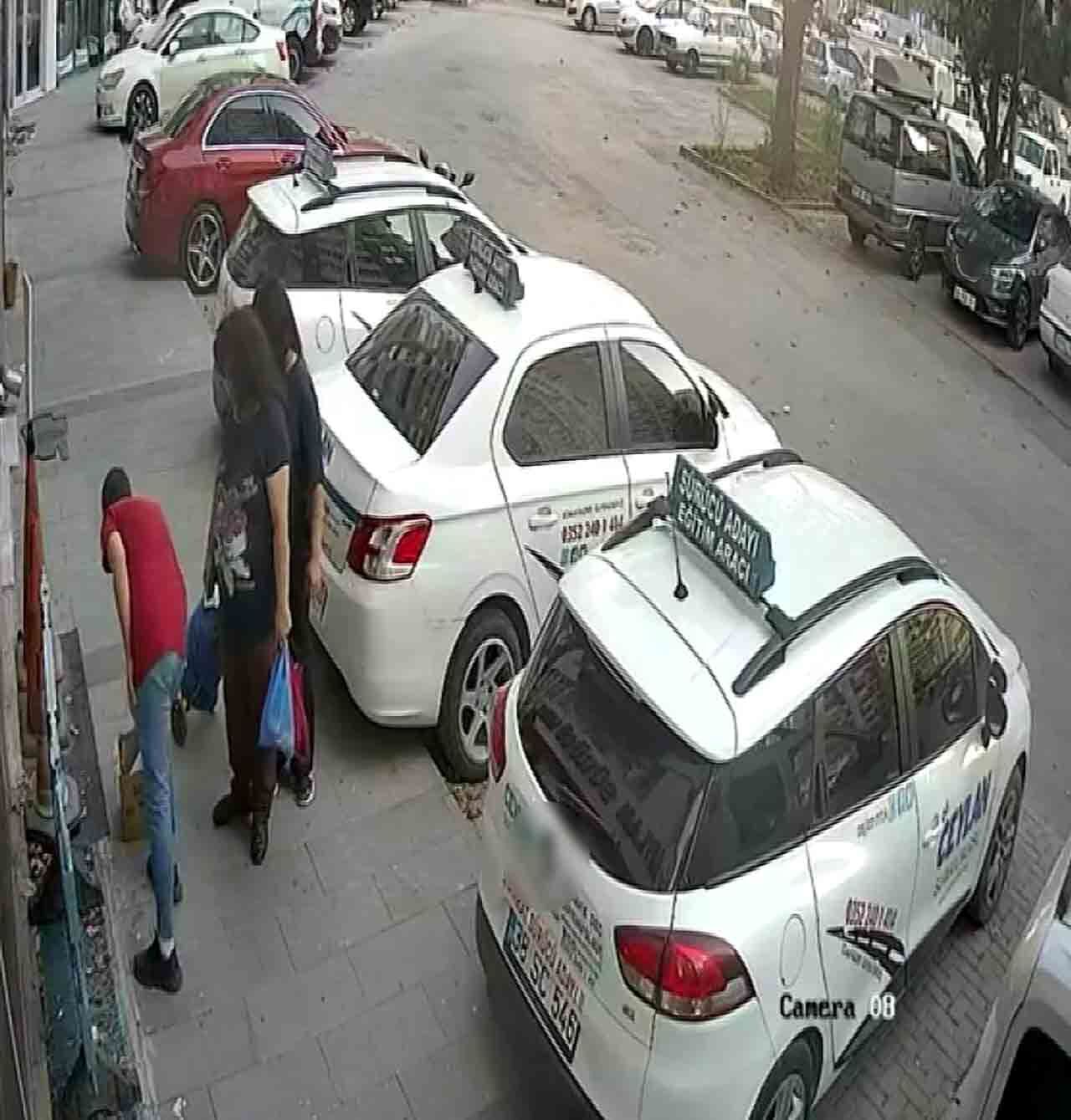 9 Y A Ş I N D A K İ Ç O C Ğ U N T E Z G A H I N I Ç A L D I L A R (2)