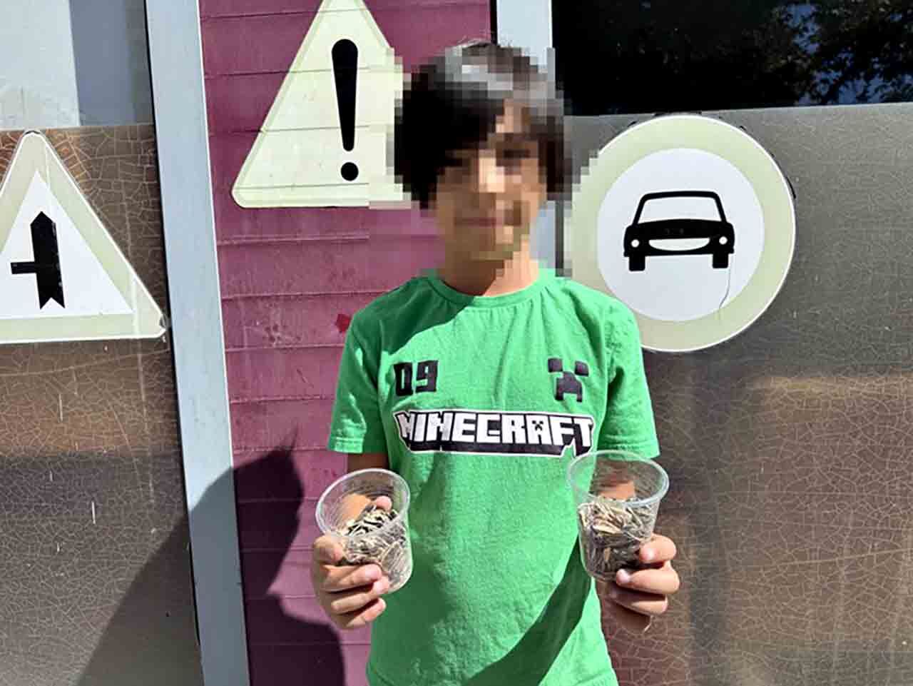 9 Y A Ş I N D A K İ Ç O C Ğ U N T E Z G A H I N I Ç A L D I L A R (4)