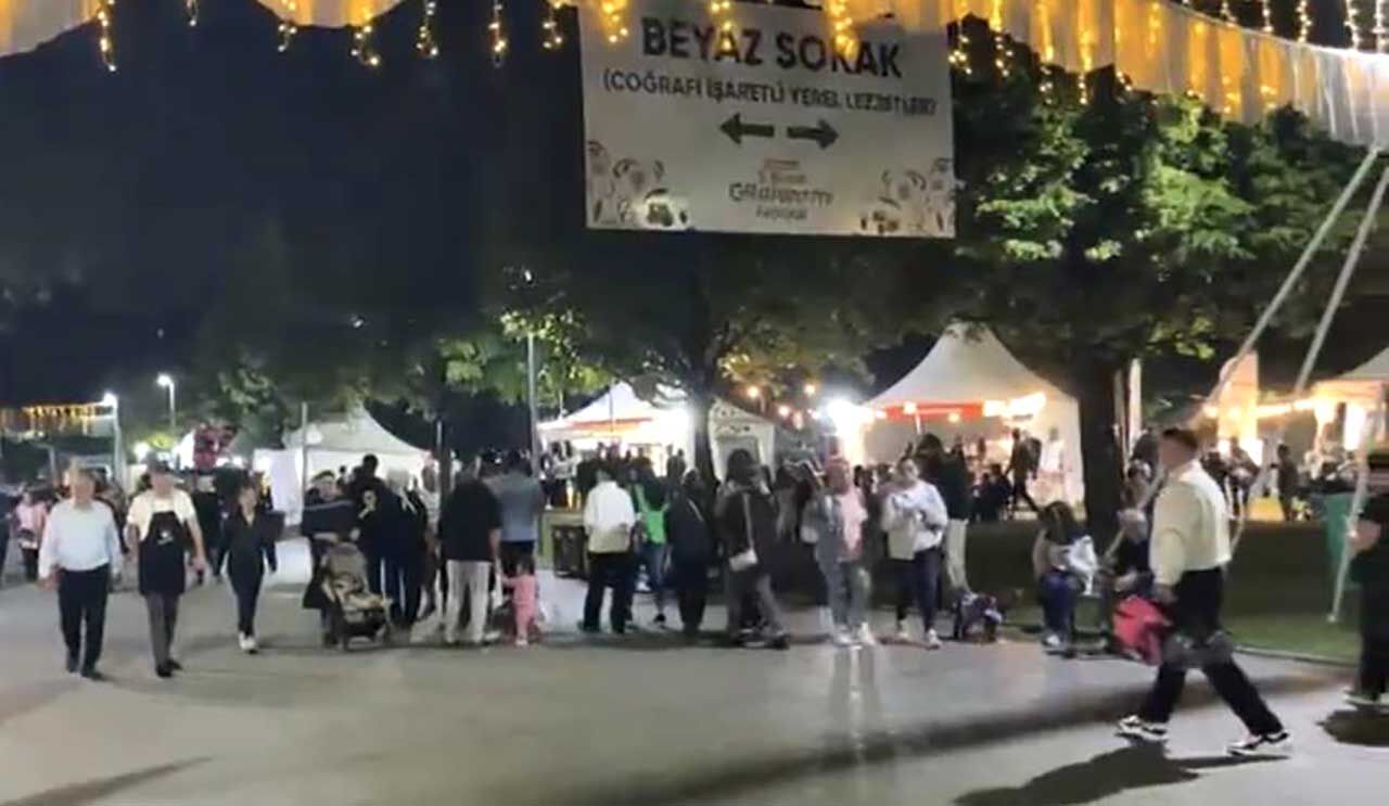 Bursa Gastronomi Festivali'nde akşam yoğunluğu