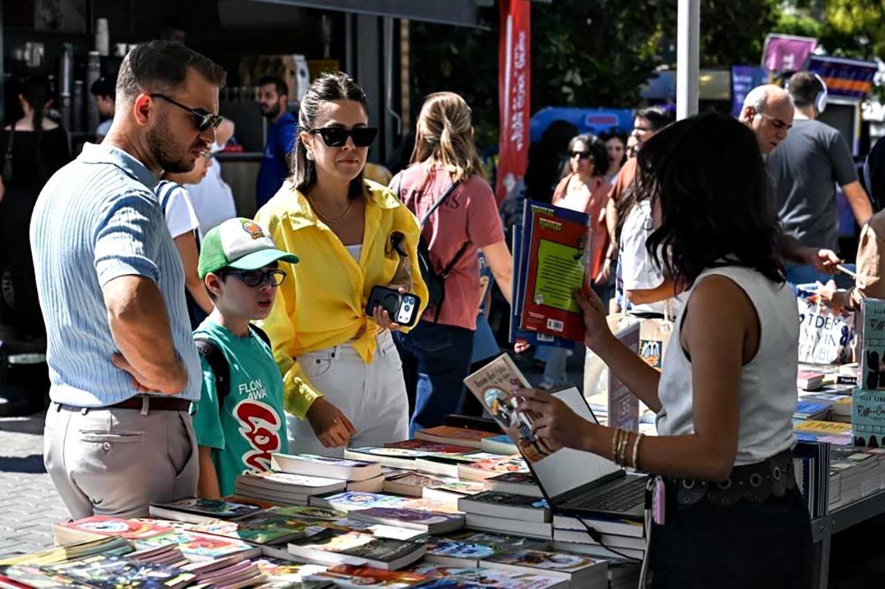 İZKİTAP-8. İzmir Kitap Fuarı kapılarını açtı
