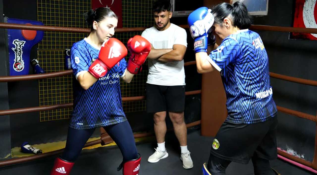 Anne ve iki kızı aynı ringde şampiyonluk için çalışıyor