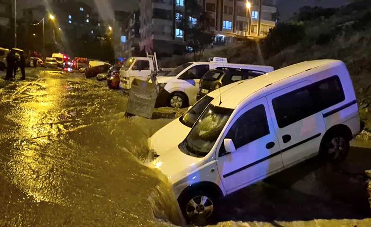 Ankara’da sağanak sonrası yol çöktü: Onlarca araç mahsur kaldı
