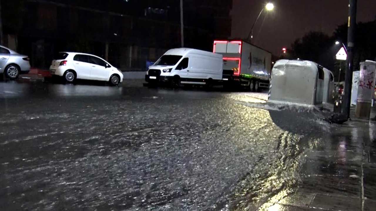 İstanbul'da caddeler göle döndü, sürücüler zor anlar yaşadı