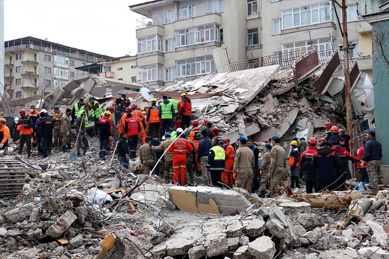 Vali yardımcısının yargılandığı enkaz demirleri davasında ilk duruşma