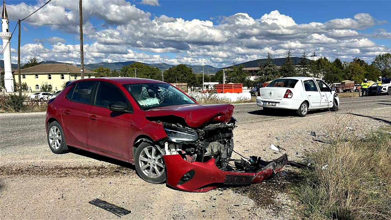 Kastamonu’da iki araçlı kazada 3 kişi yaralandı