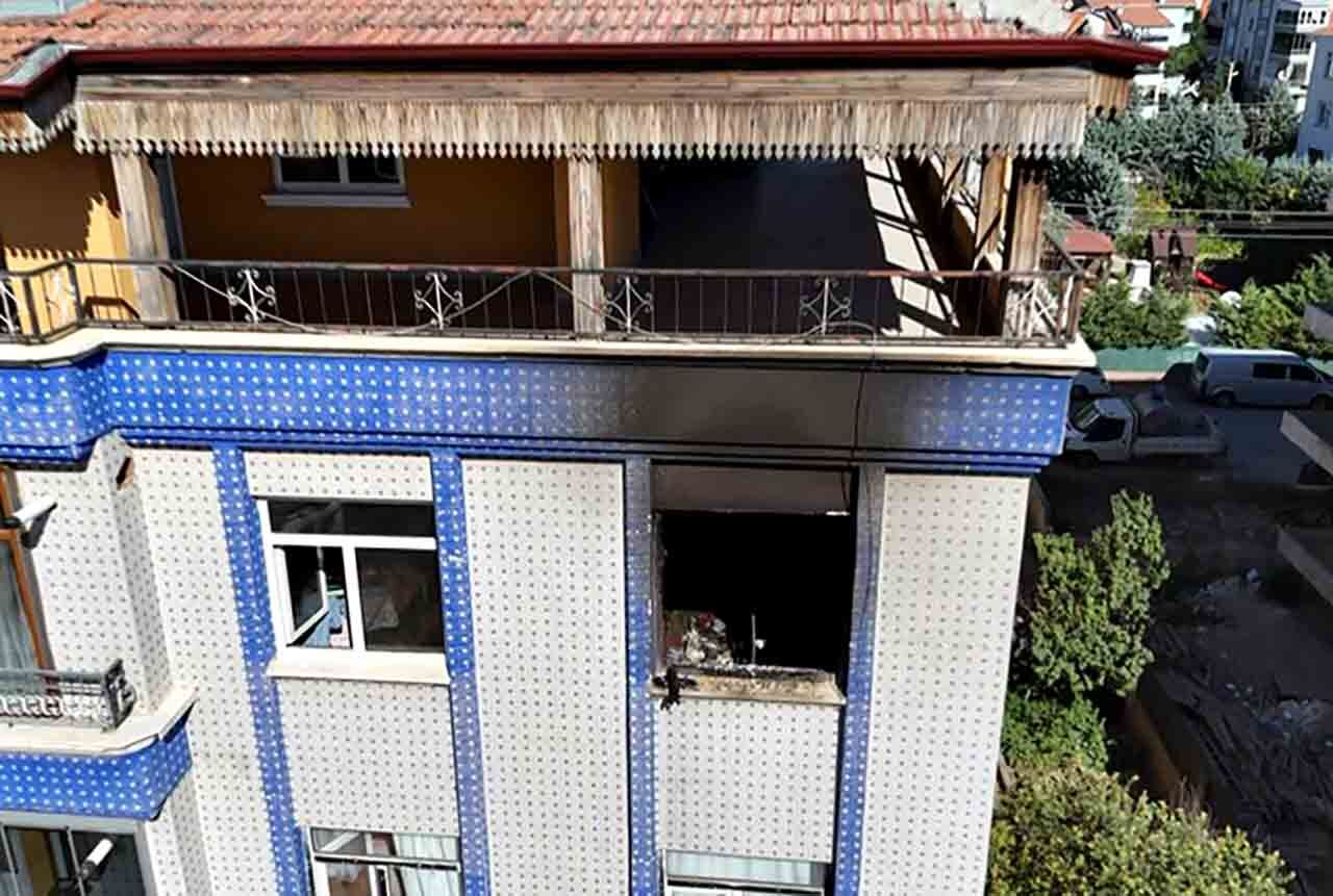 Çakmakla Oyun Evi̇ Küle Çevi̇rdi̇ (2)