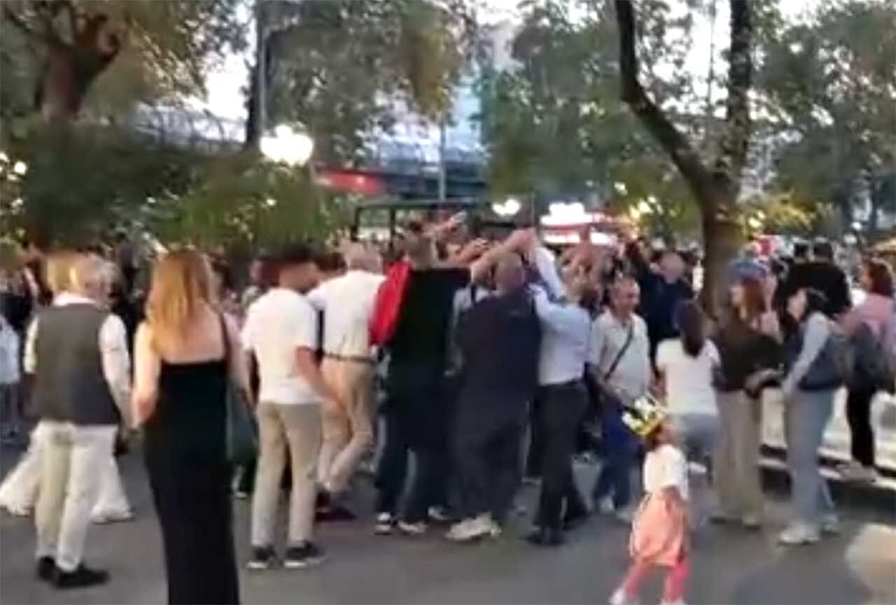 Gökten Para Yağdı (1)