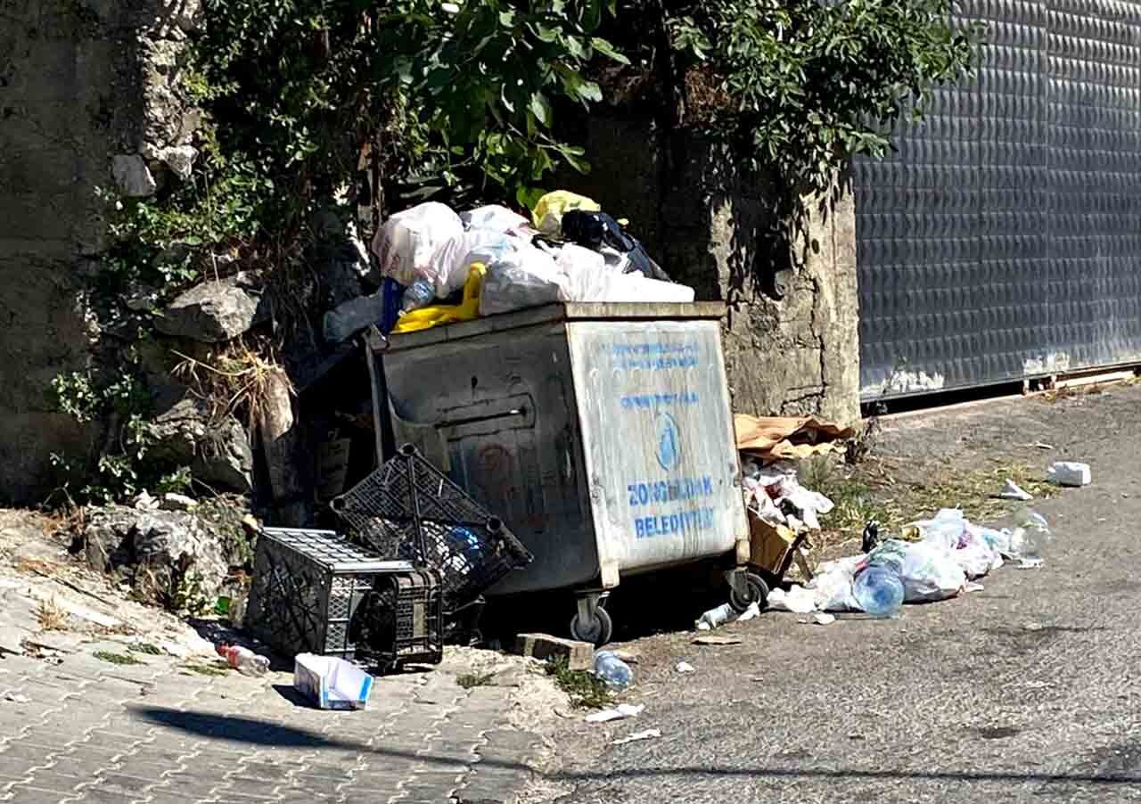 Günlerdir Alınmayan Çöpler Tepki (3)