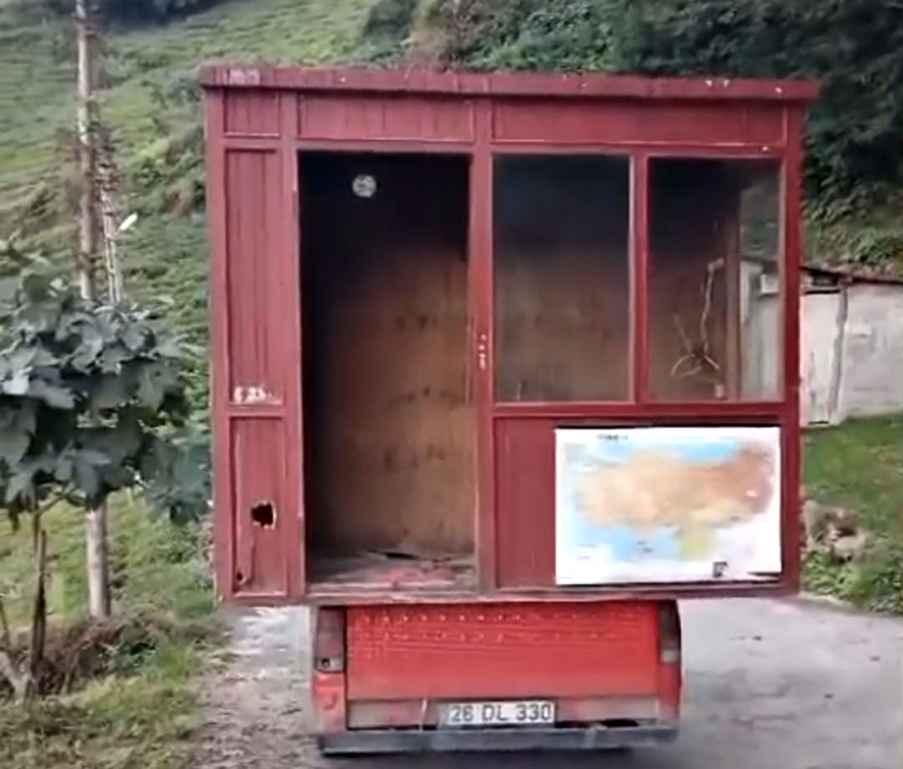 Karadeniz’de Ilginç Görüntü Konteyneri Böyle Taşıdı