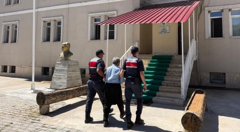 Köpeği traktöre bağlayıp sürükleyen şahıs gözaltına alındı