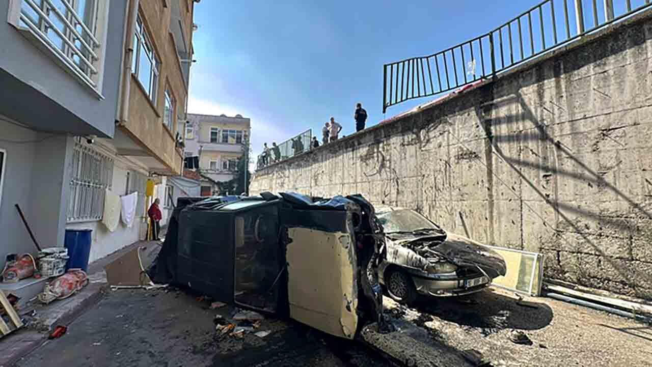 Pikap 5 metreden aşağı düştü, 2 kişi hastanelik oldu