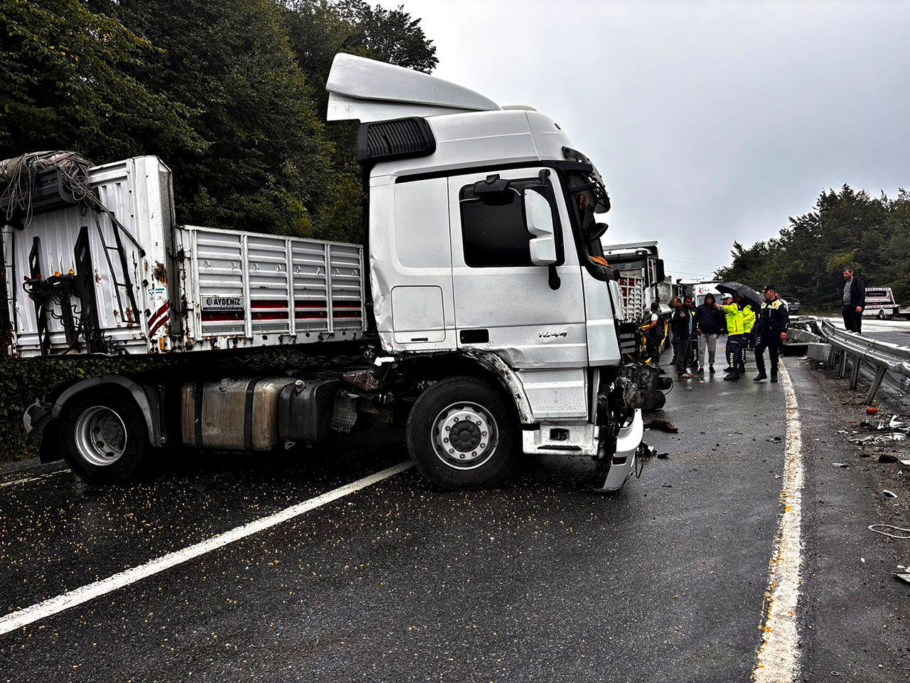 Şifalı Mevkiinde Makaslayan Tır Yolu Kapattı (2)