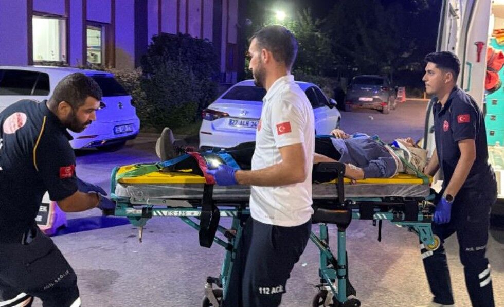 Virajı alamayan otomobil uçuruma yuvarlandı: 4 yaralı