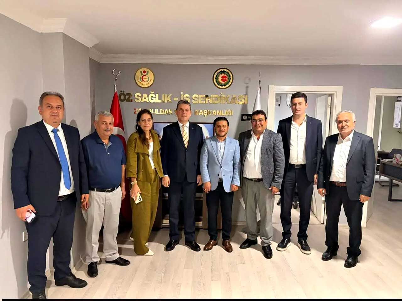 AK Parti Çaycuma İlçe Başkanı ve yönetimi Öz Sağlık-İş Sendikasını ziyaret etti
