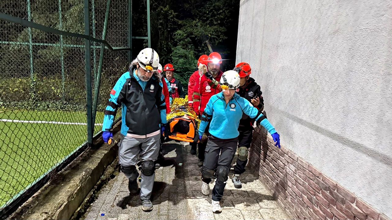 6,5’lik deprem tatbikatı! Öğrenciler kurtarıldı