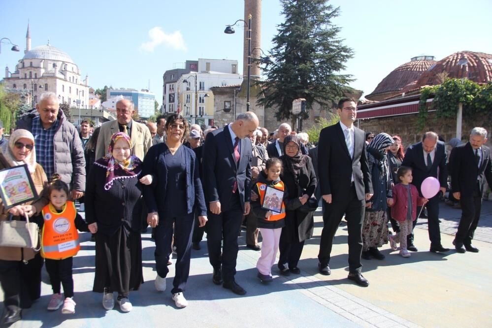 Bolu'da 1 Ekim Dünya Yaşlılar Günü için farkındalık yürüyüşü düzenlendi