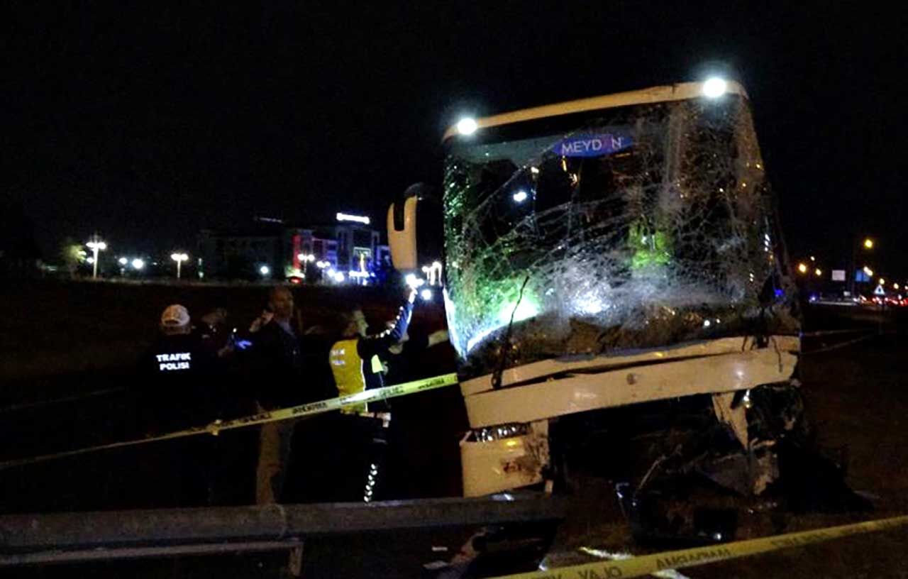 Malatya'da otobüs ile hafif ticari araç çarpıştı: 2 ölü, 3 yaralı