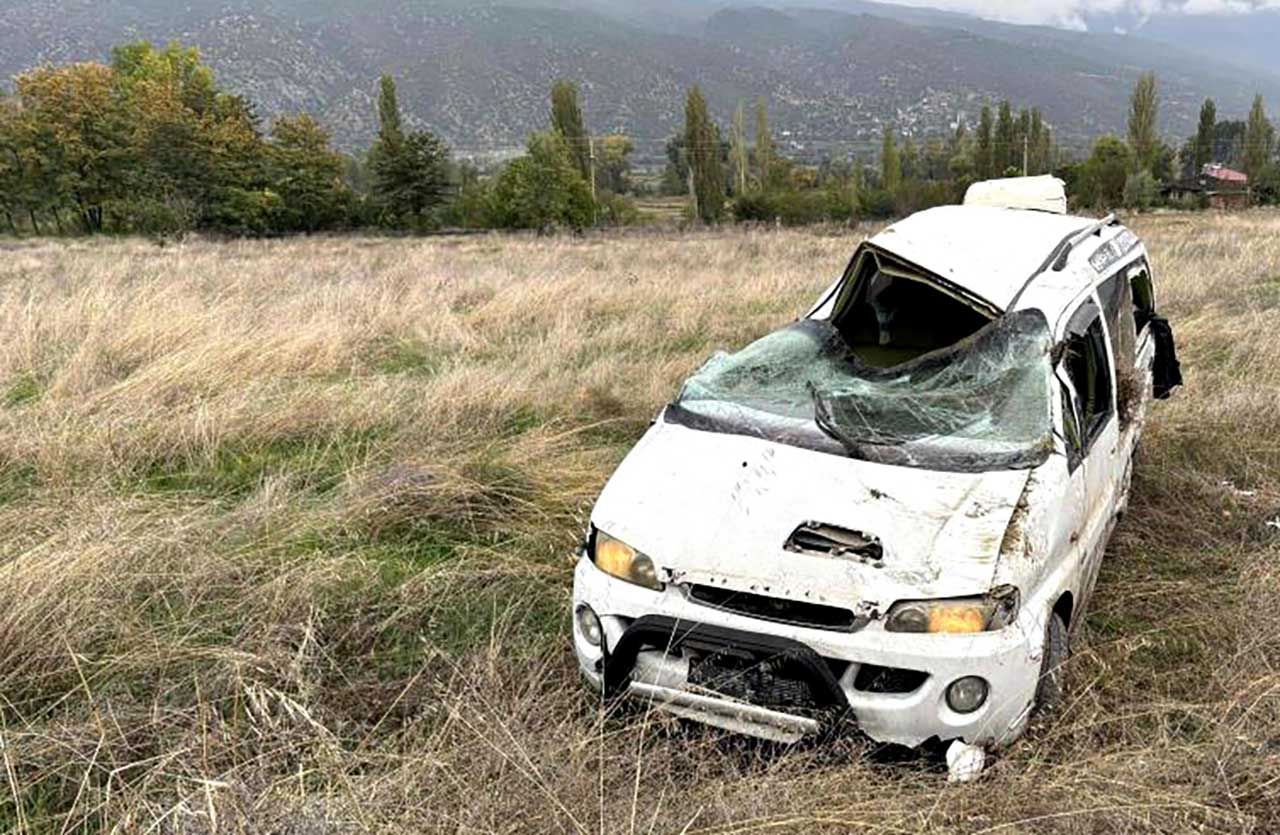 Aynı kavşakta iki ayrı kaza: 3 kişi yaralandı