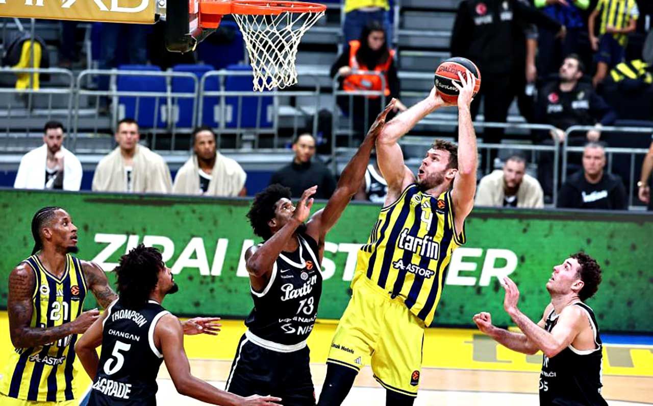 Fenerbahçe'den EuroLeague'de müthiş geri dönüş! Partizan'ı devirdi