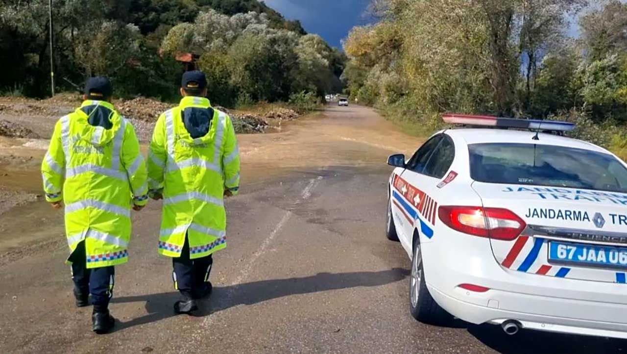 Zonguldak'ta taşkın bölgesinde jandarmadan güvenlik önlemi