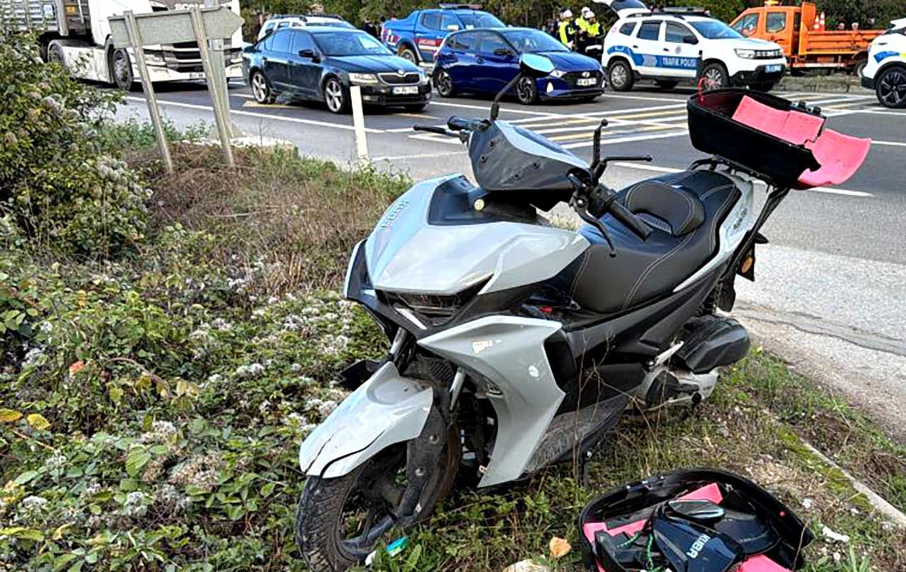 Bolu'da motosiklet ile hafif ticari araç çarpıştı: 2 yaralı