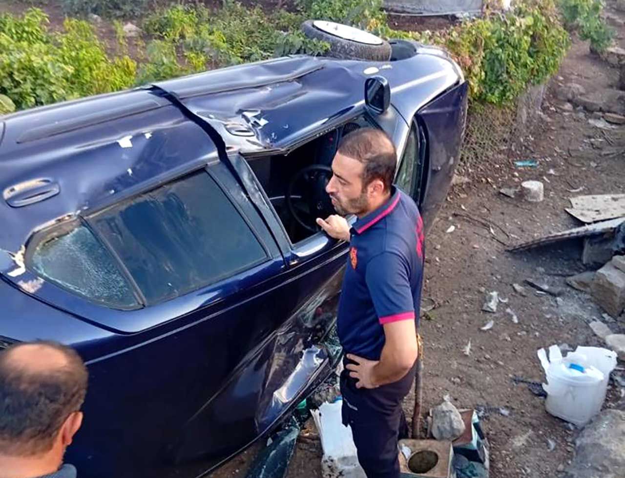 Kurtalan’da otomobil evin bahçesine uçtu: 4 yaralı