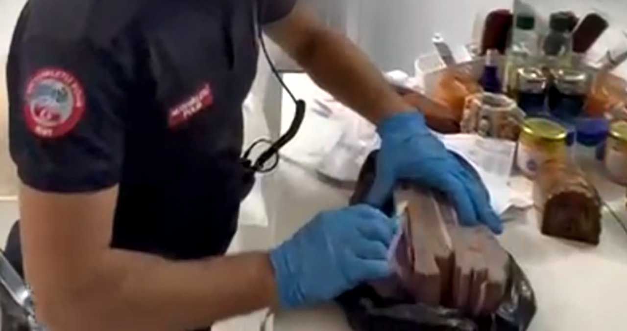 Torbacı yakalandı, deste deste para ele geçirildi