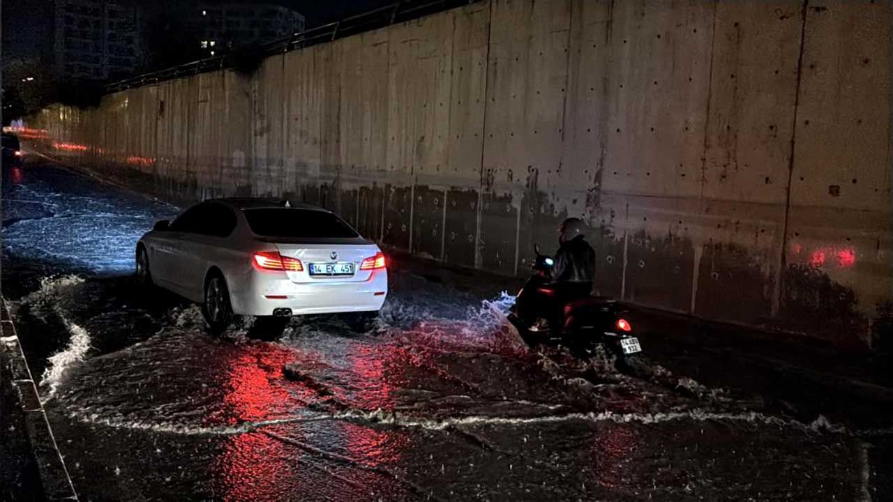 Bolu’da alt geçitler göle döndü: Sürücüler zor anlar yaşadı
