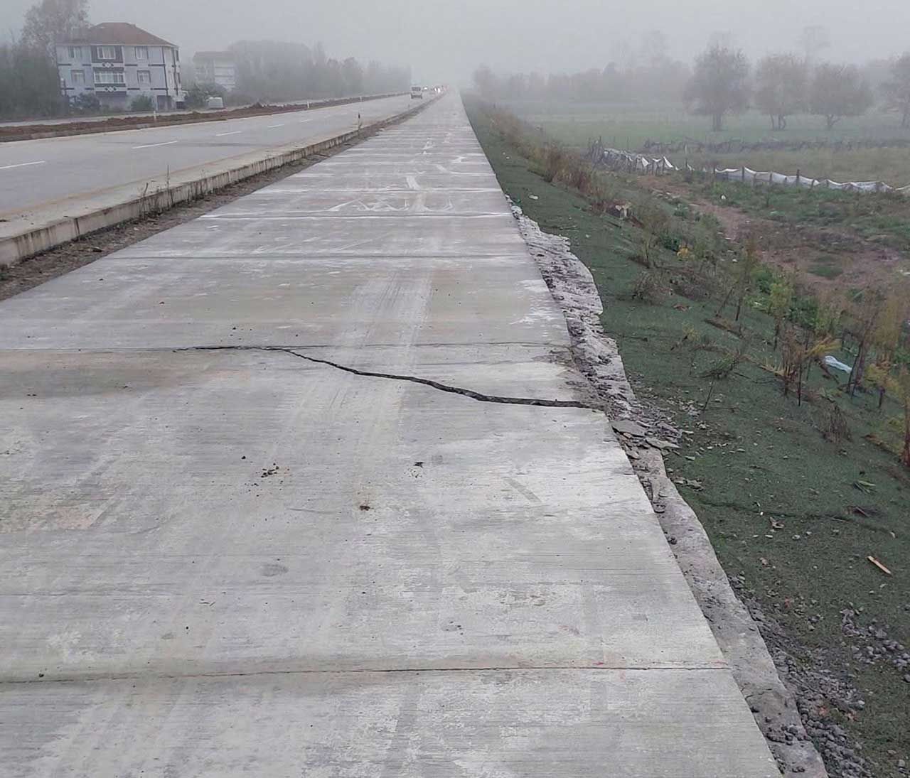 Çaycumada Fi̇lyos Yolunda Çatlak Yol (2)