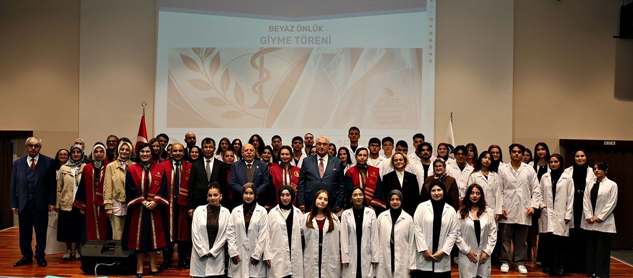 Geleceğin eczacıları beyaz önlüklerini giydi!