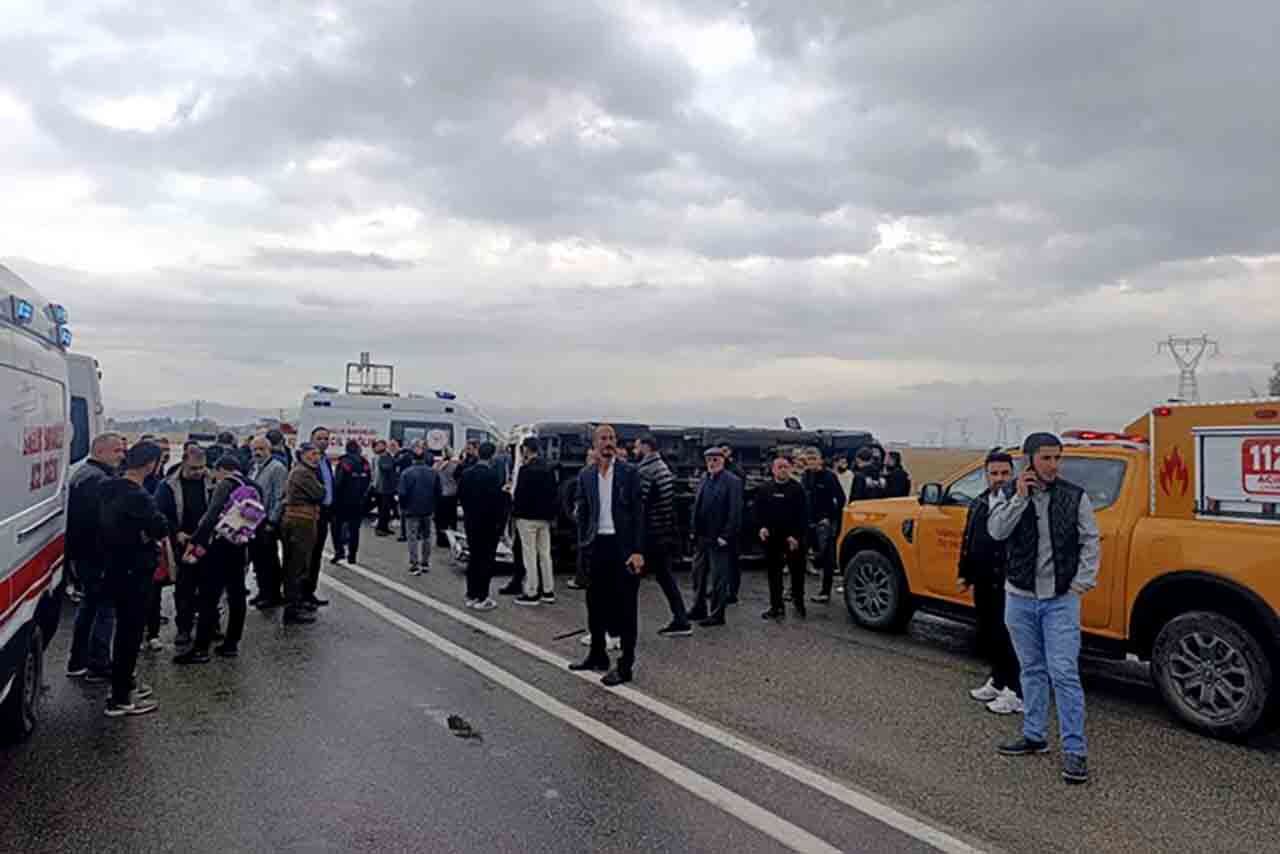 Hakkaride Öğrenci Servisi Devrildi (1)